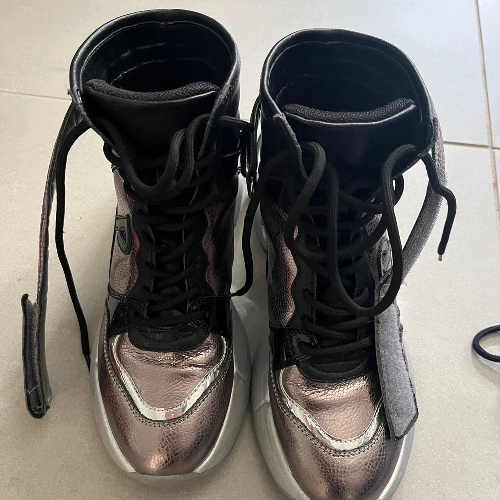 Pinko boots. Great condition. Wore them twice. Purchased in Italy.